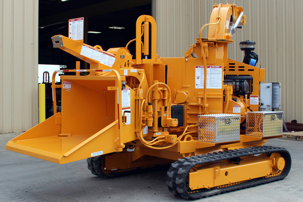 Bandit Industries | 200XP SERIES | Model TRACK  DISC STYLE HAND-FED CHIPPER for sale at Rippeon Equipment Co., Maryland